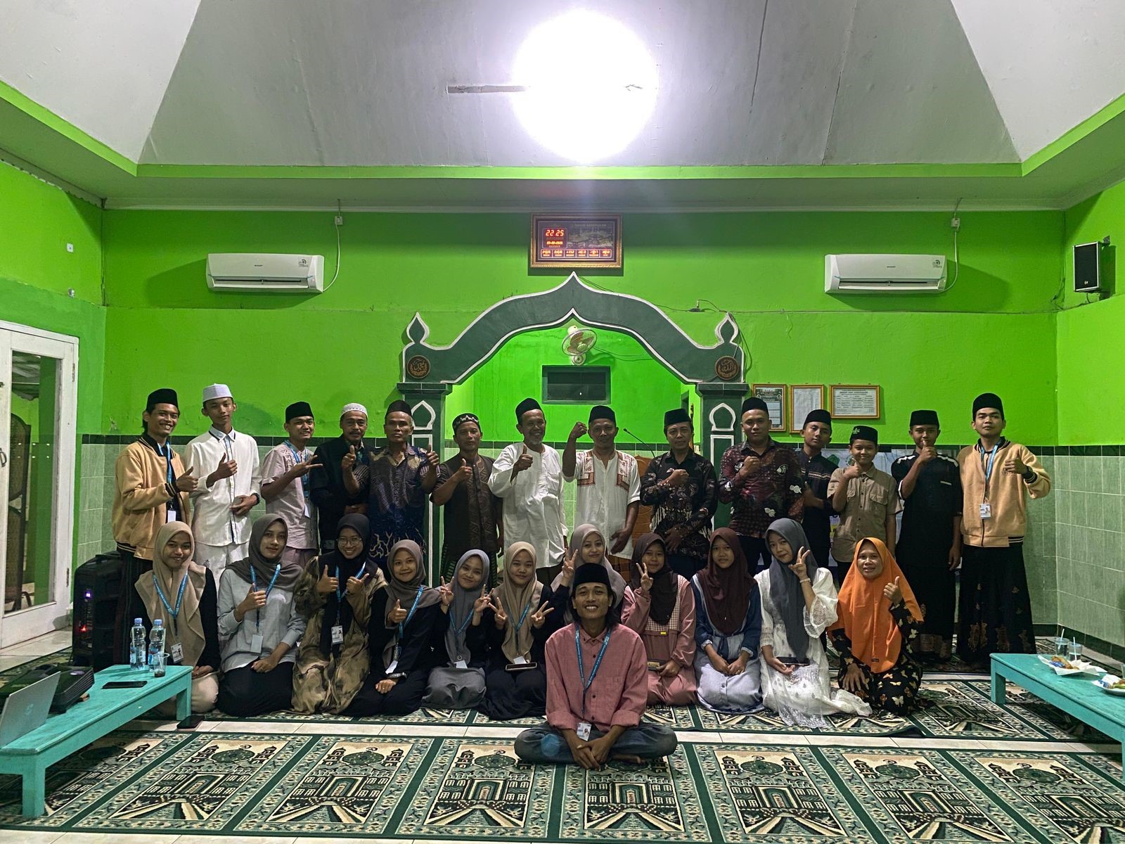 Sosialisasi Website Masjid Darussalam Bersama Mahasiswa KKN UNUGHA di Desa Rawaheng