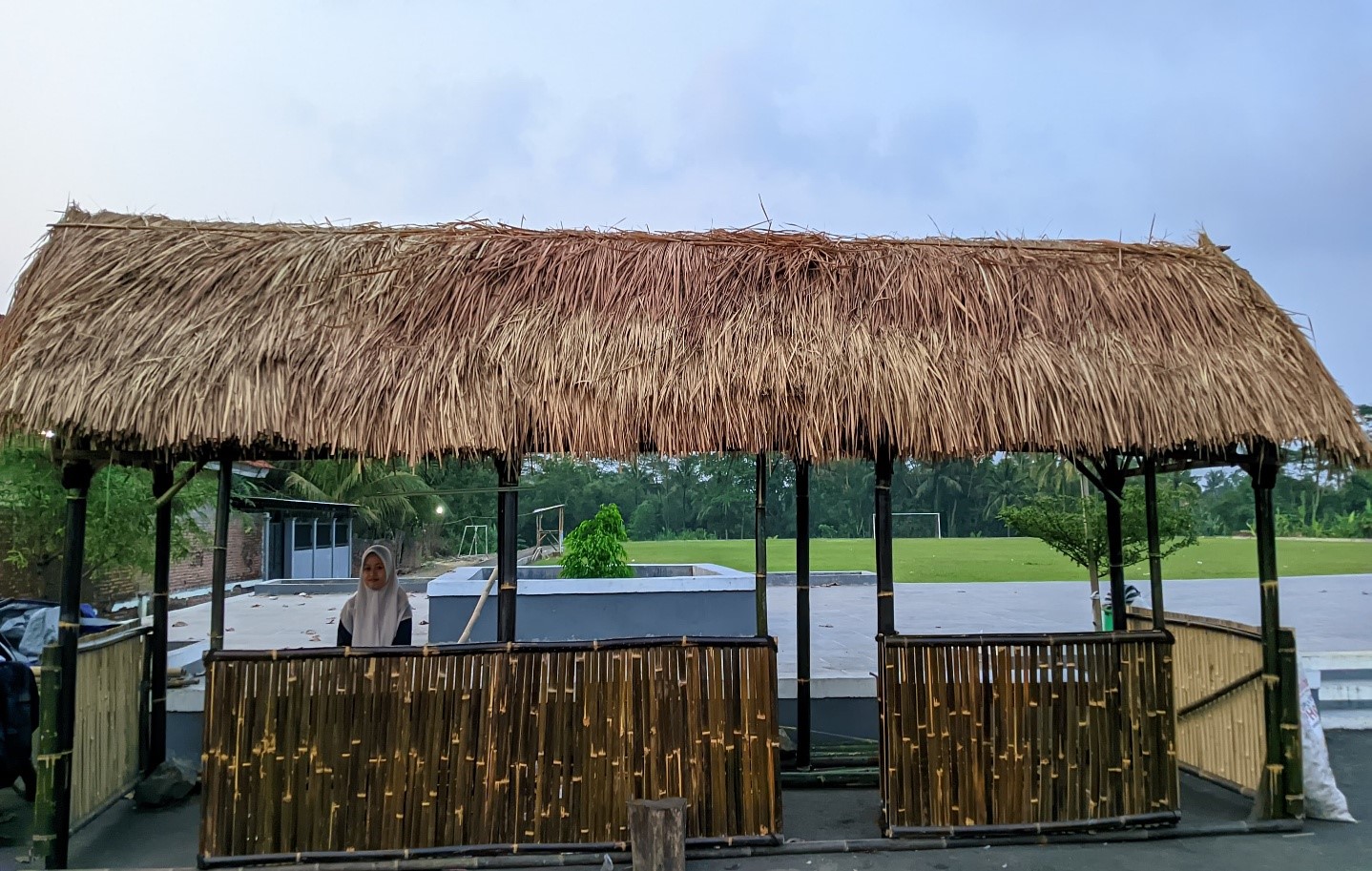 Mahasiswa KKN UNUGHA Bersama Warga Dirikan Lumbung Kuliner Di Lapangan Desa Rawaheng Kecamatan Wangon